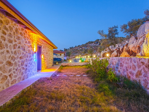  gece  -  Kasım
  | Kalkan Yeşilköy Villa (4 Kişilik, Özel Havuzlu, Doğa İçinde, Jakuzili Seçenekli)
